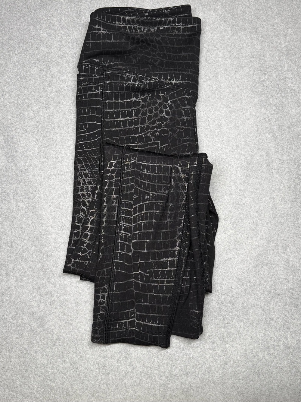 PINK Victoria's Secret Black Croc-Print Leggings - Picture 1 of 8